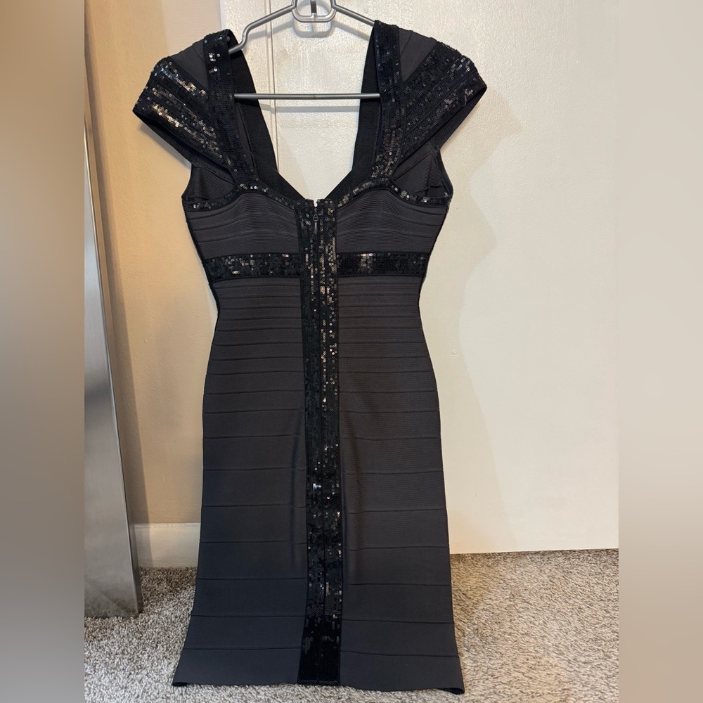 Herve Leger dress in xs . - Picture 2 of 4
